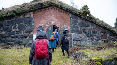 People walking on the terrain of Kuninkaansaari island.